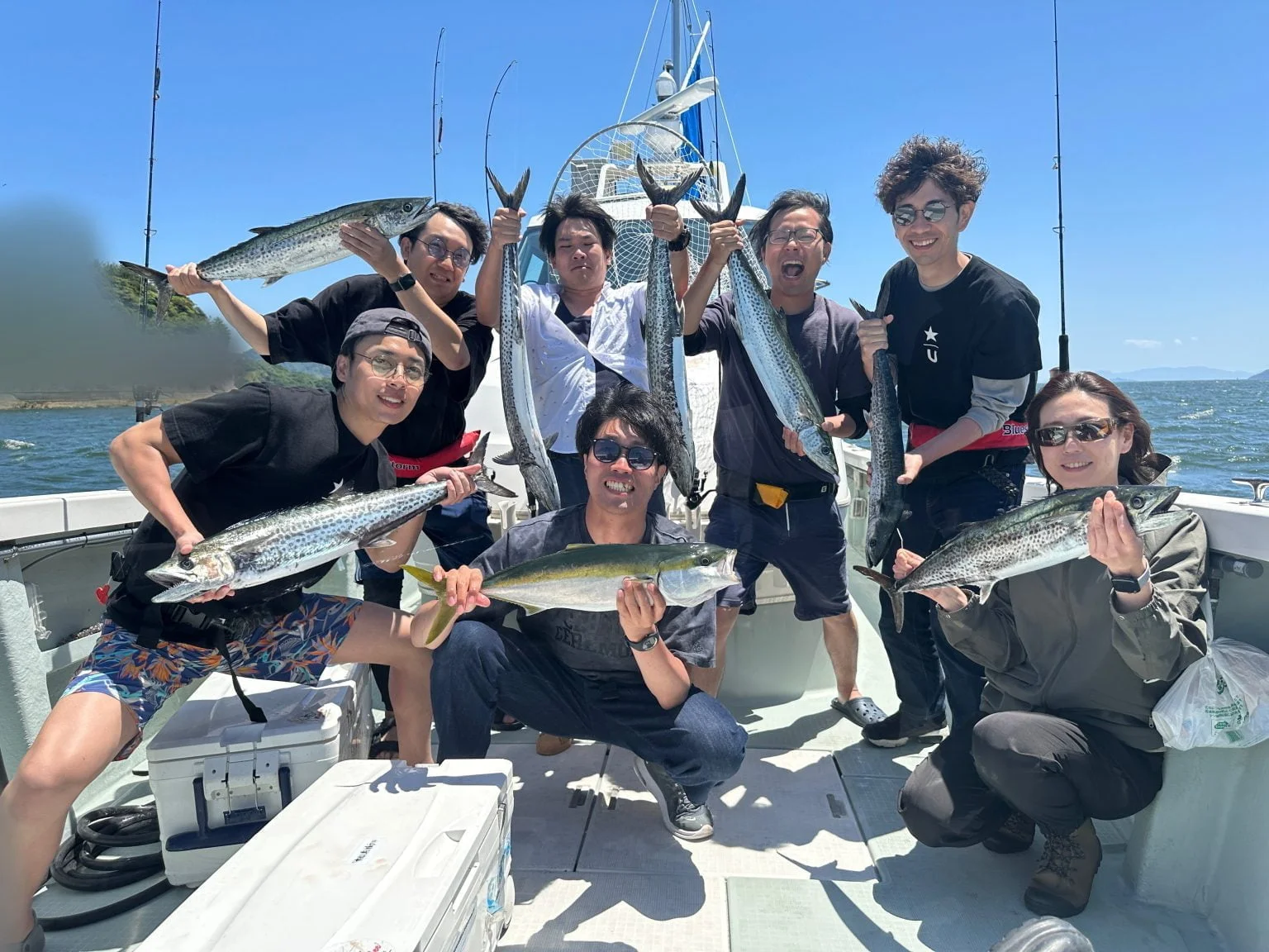 広島の遊漁船「桃兵衛」で釣りをした家族